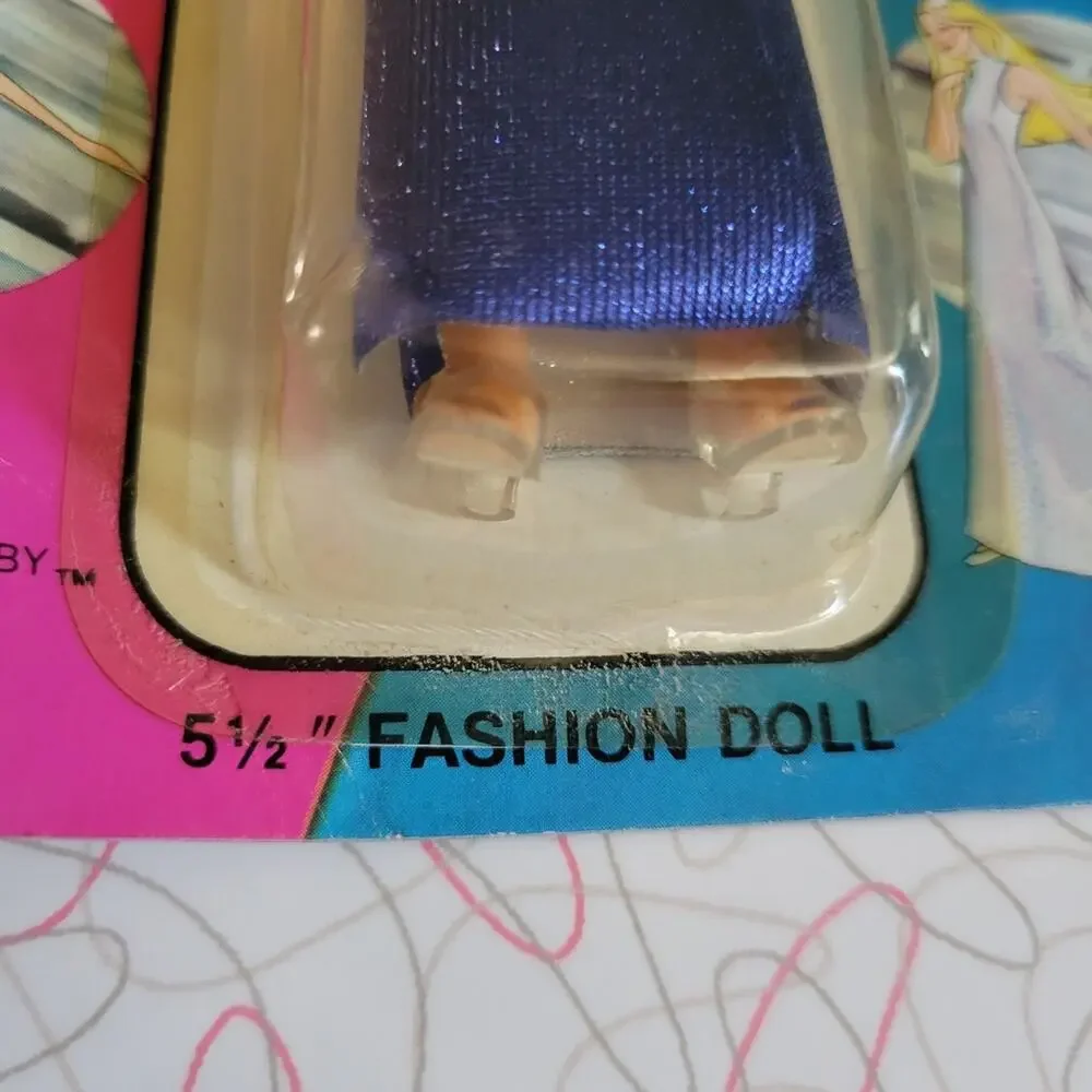 Vintage NIP Glitter Girls Vogue Doll - Sapphire